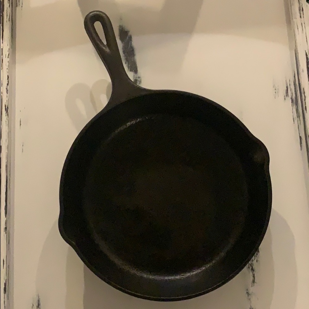 Lodge cast iron skillet pan